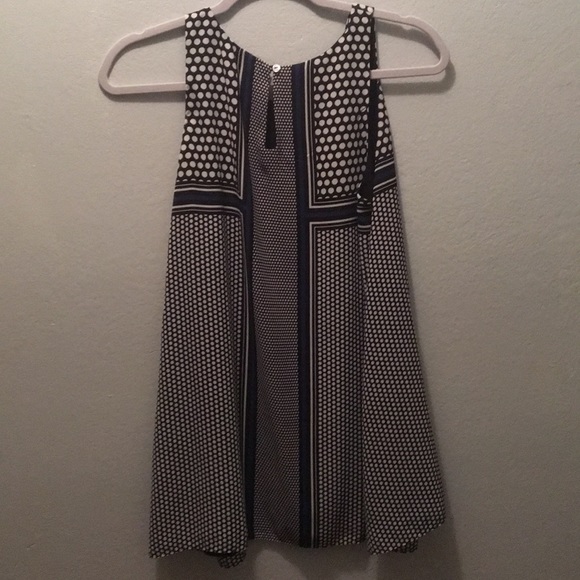 Sleeveless Aline top that is lined. - Picture 2 of 5